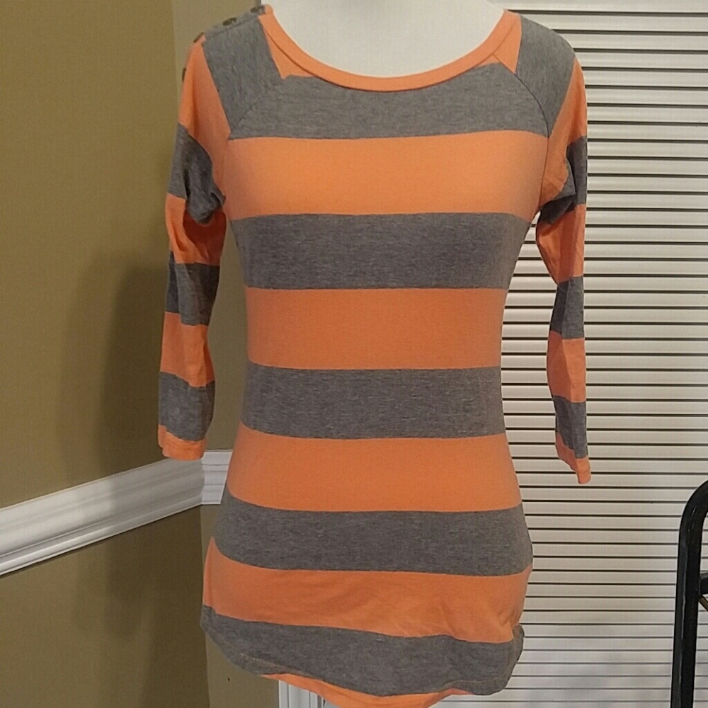 ✨Striped blouse✨